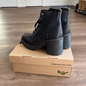 DRMARTENS in black (JESY)